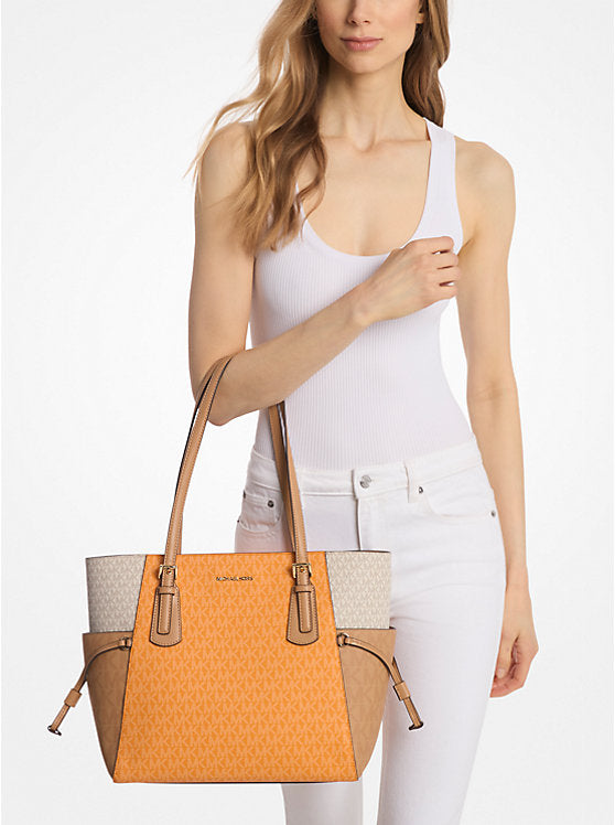06 - SOBRE PEDIDO - MICHAEL KORS Voyager Large Color-Block Signature Logo Tote Bag