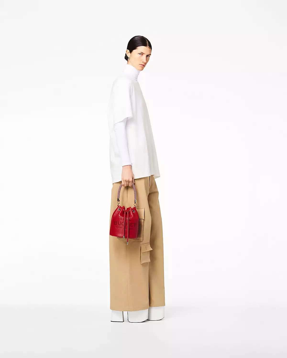 163 - MARC JACOBS The Leather Bucket Bag