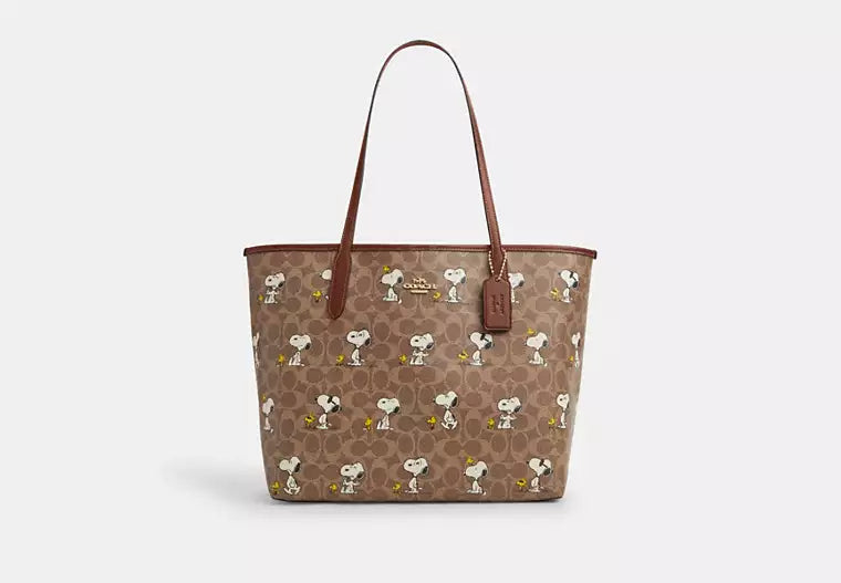 22 - SOBRE PEDIDO - COACH Coach X Peanuts City Tote Bag In Signature Canvas With Snoopy Print