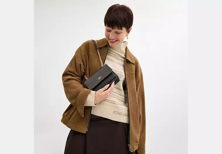 24 - SOBRE PEDIDO - COACH Mini Klare Crossbody Bag In Signature Canvas