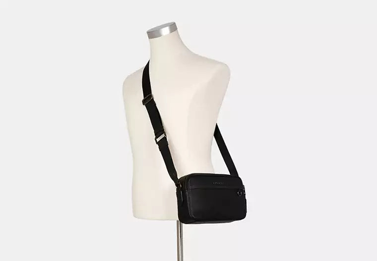 661 - COACH Graham Crossbody BaG