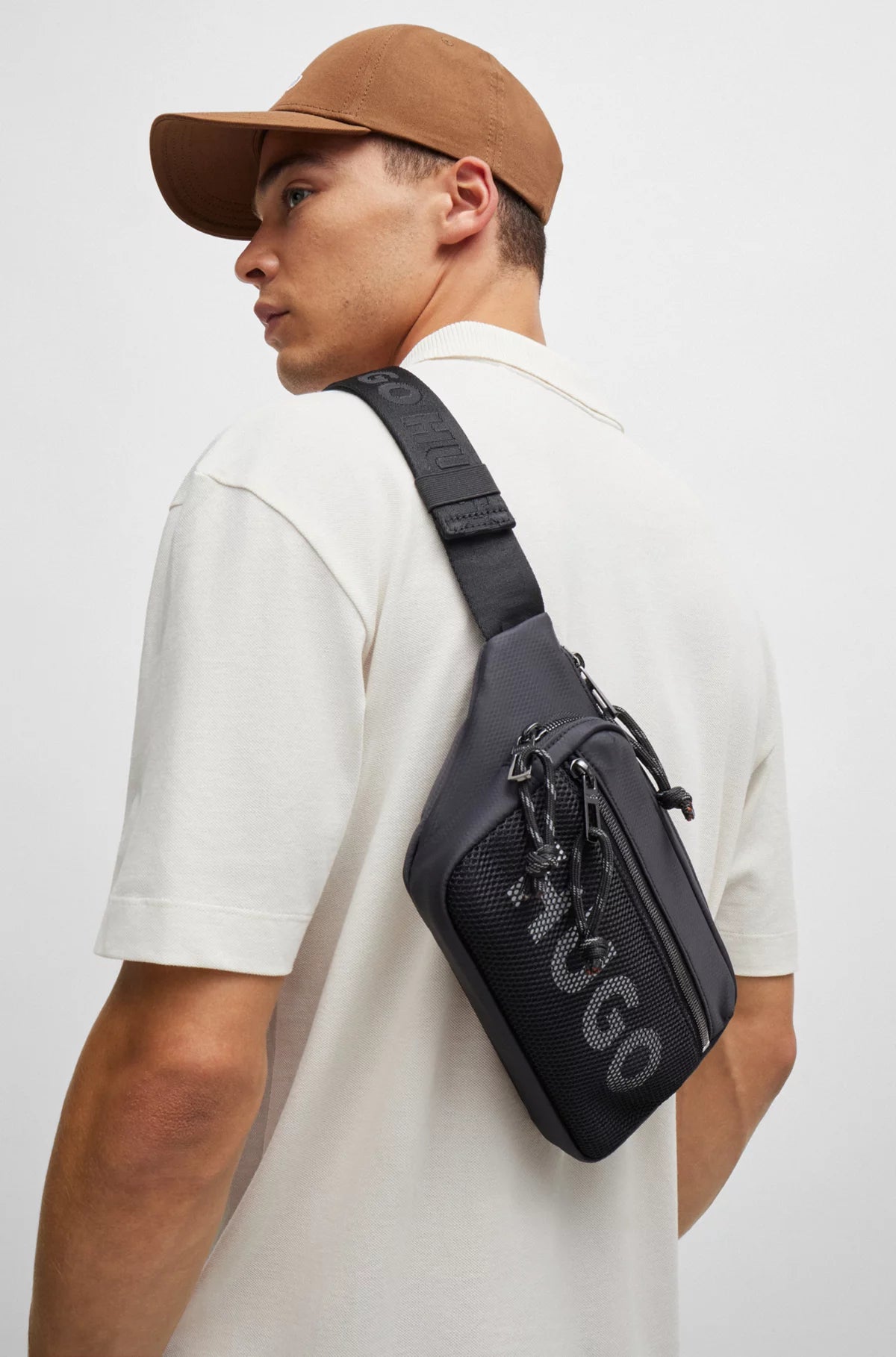 681 - HUGO BOSS Belt bag with contrast logo and mesh overlay