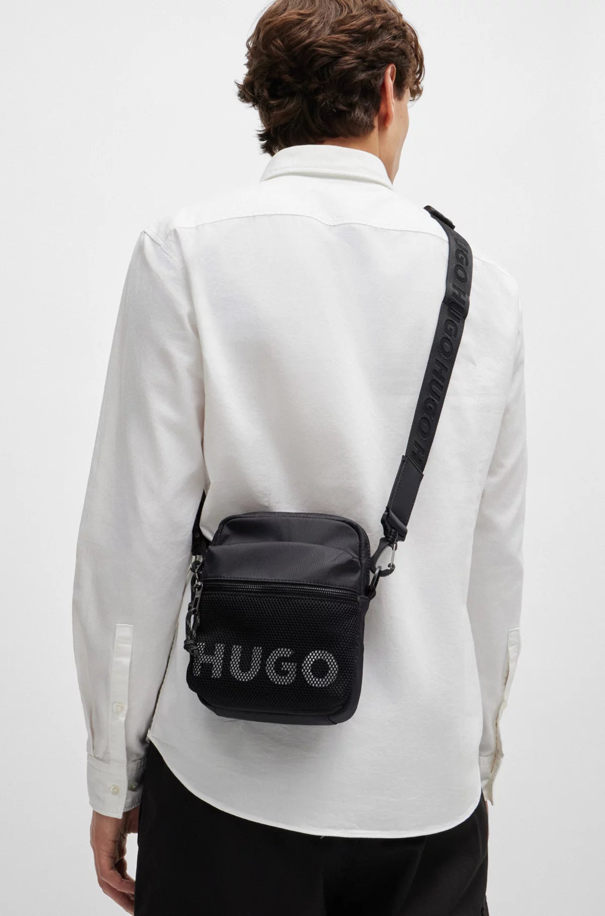 683 - HUGO BOSS Reporter bag with contrast logo and mesh overlay