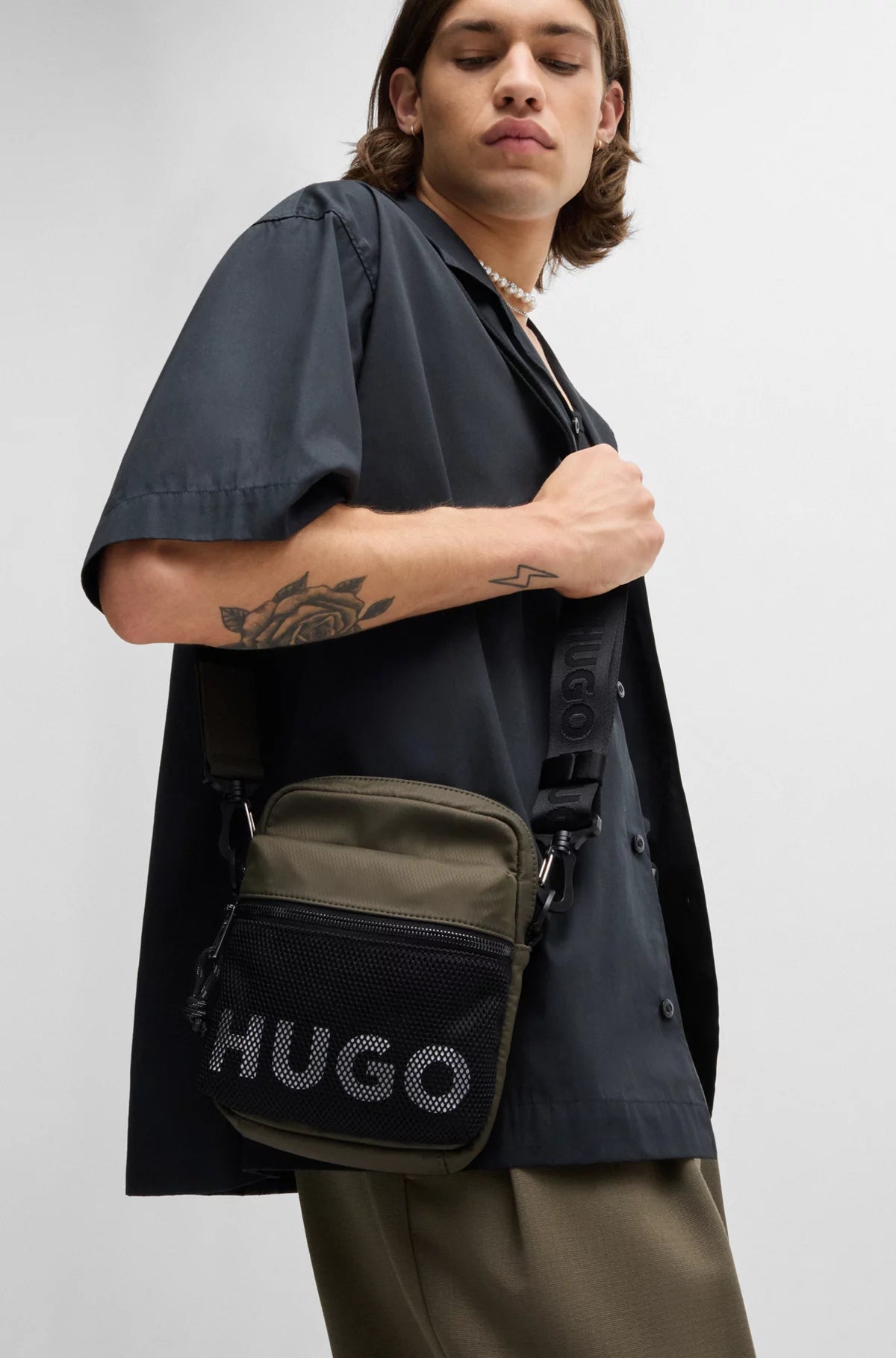 684 - HUGO BOSS Faux-leather envelope bag with logo and signature stripe